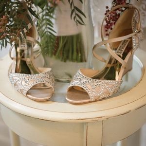 Badgley Mischka Winter Wedge Sandal Size 6.5